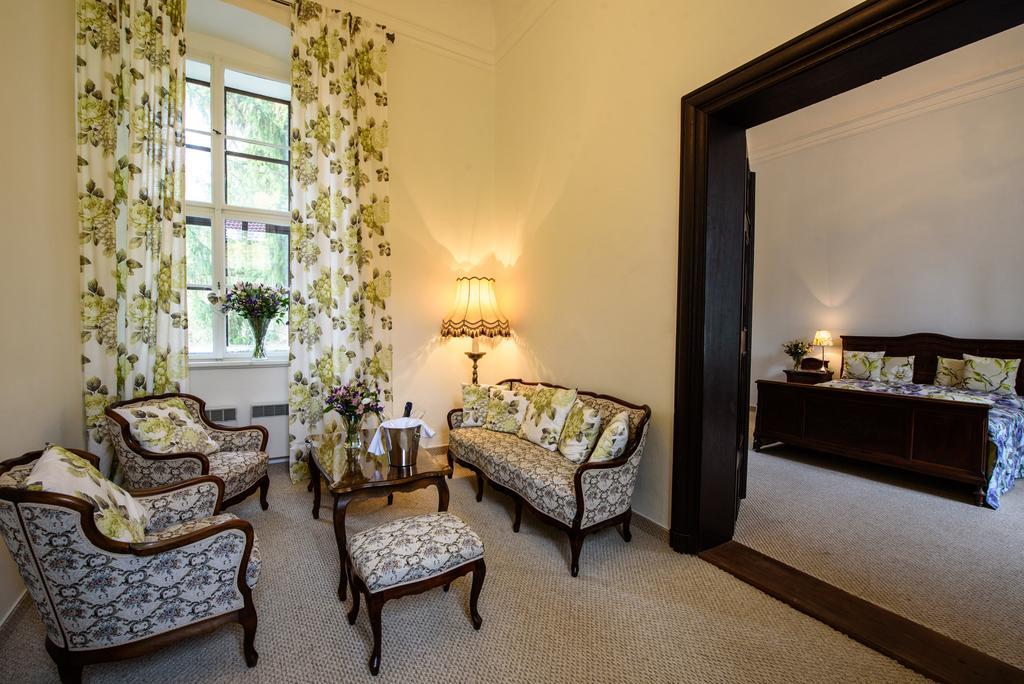 Chateau Hostacov Hotel Esterno foto