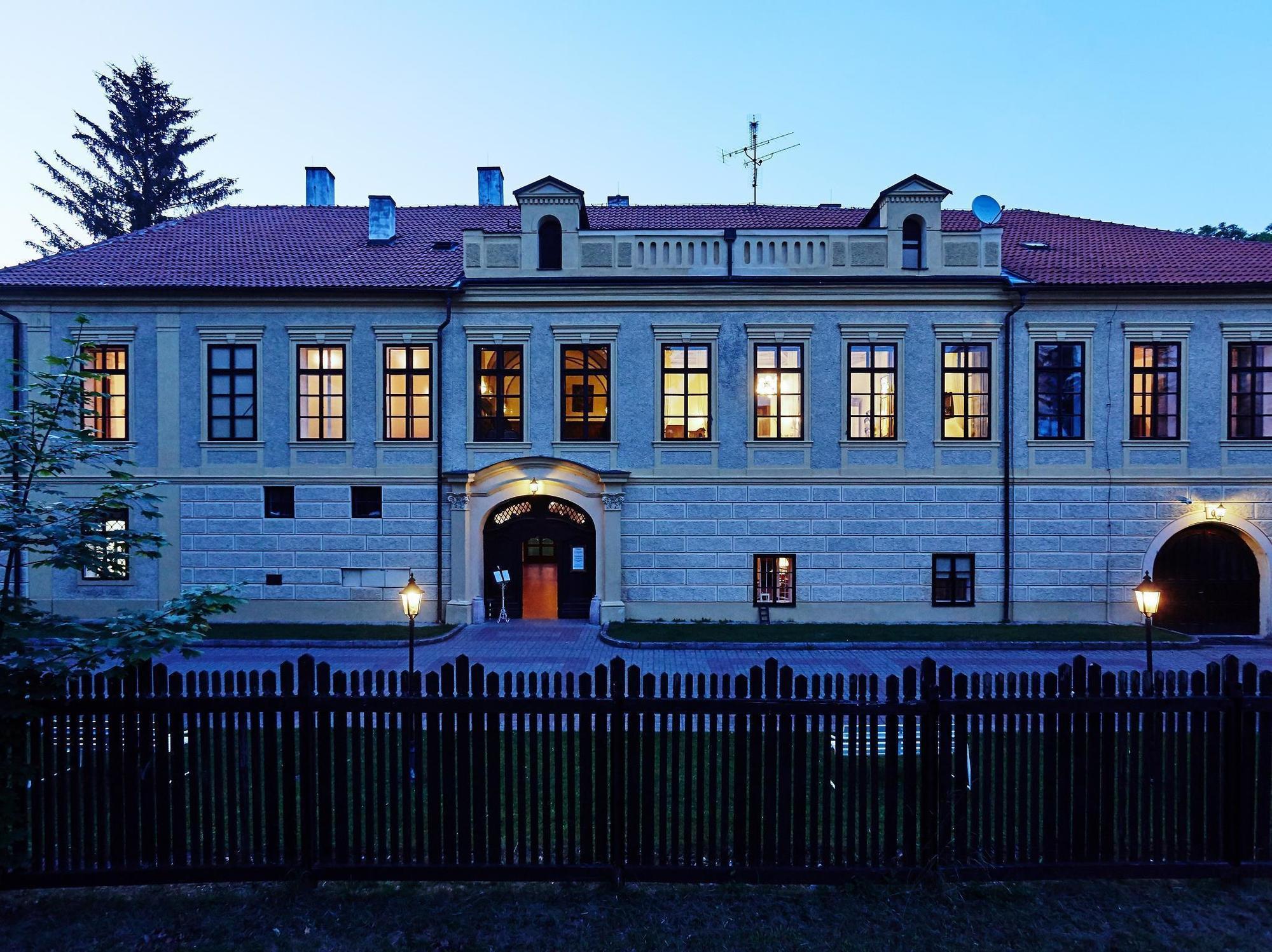Chateau Hostacov Hotel Esterno foto