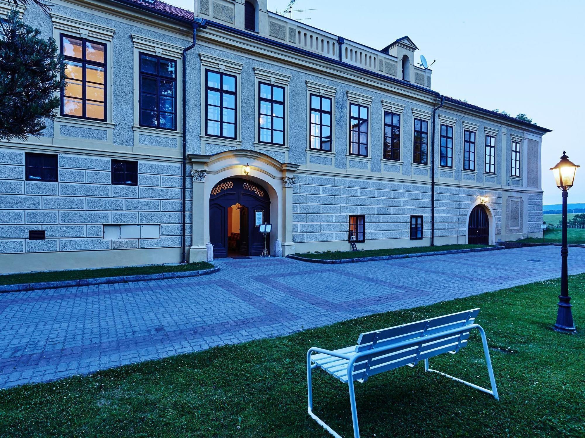 Chateau Hostacov Hotel Esterno foto