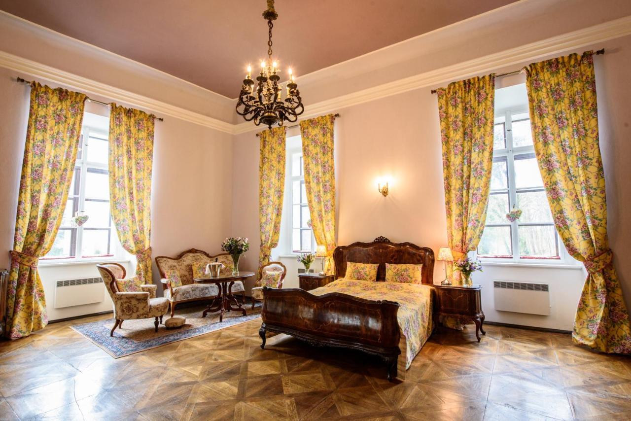 Chateau Hostacov Hotel Esterno foto